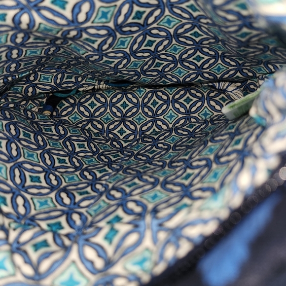 Vera Bradley "Mod Floral Blue" Patterned Bag Featured On The Hannah HandBag - Picture 4 of 10